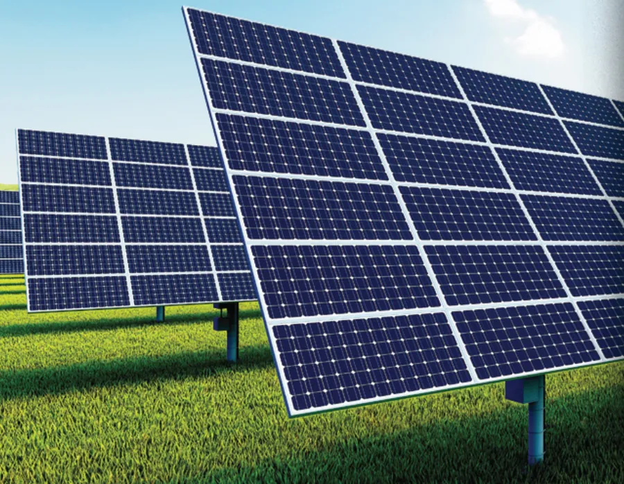Panouri fotovoltaice montate pe structuri la sol